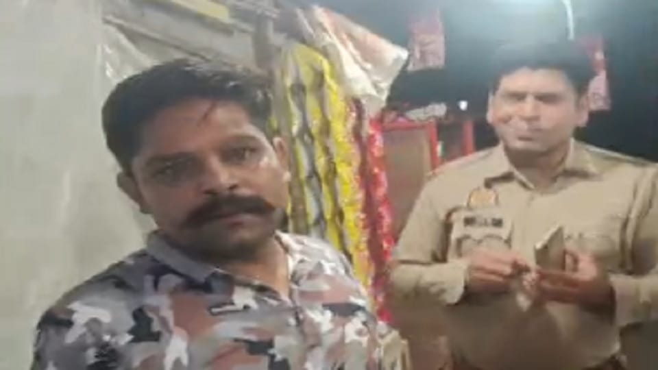 Bijnor: I am Sunny Malik, I will make a hole in the skull... Policeman threatened businessman