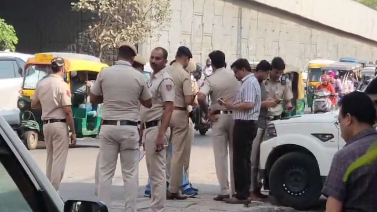 8 to 10 rounds fired at a car rider in Paschim Vihar