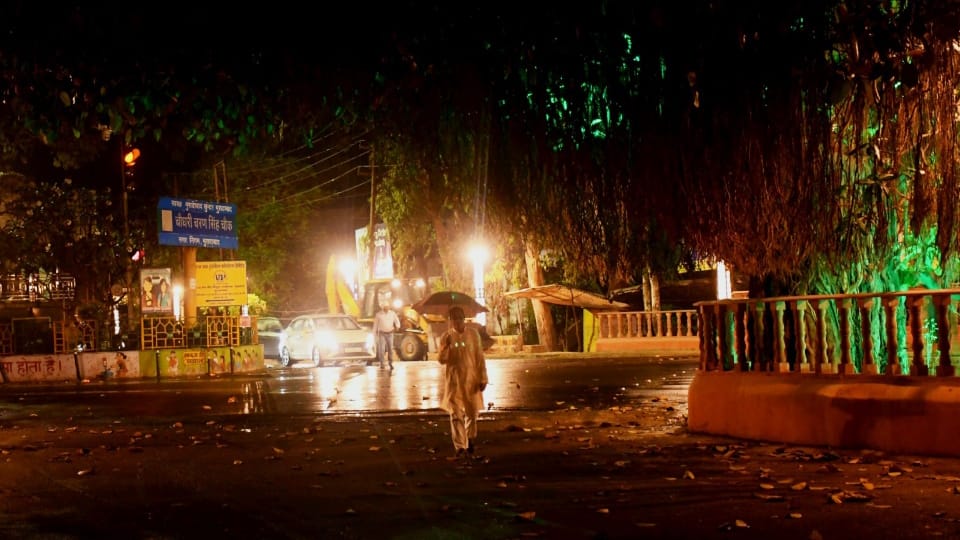 Lightning struck TMU in Moradabad Five students standing under a tree to avoid rain got burnt