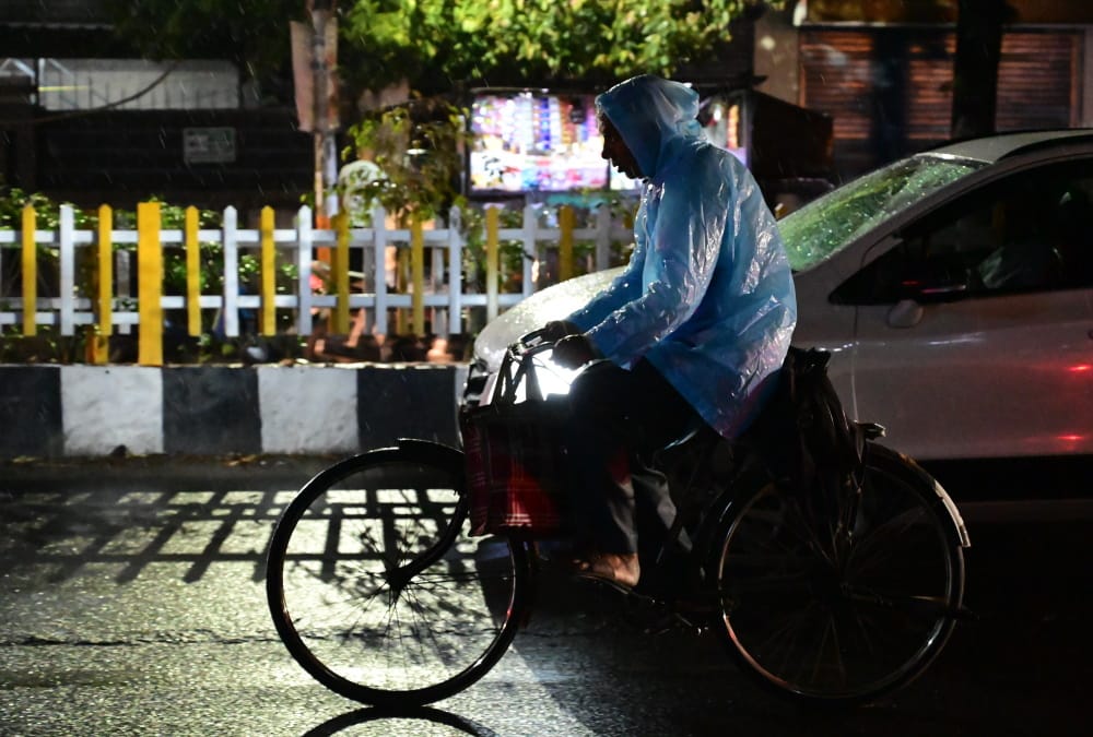 Uttarakhand Weather Rainfall from mountains to plains cold increases due to falling temperature