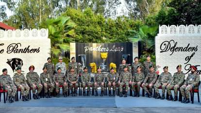 सेना प्रमुख ने वज्र कोर का दौरा किया