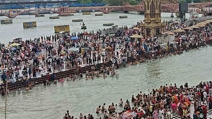 Buddha Purnima snan today haridwar Devotees took dip in Ganga traffic plan heavy vehicles banned in city