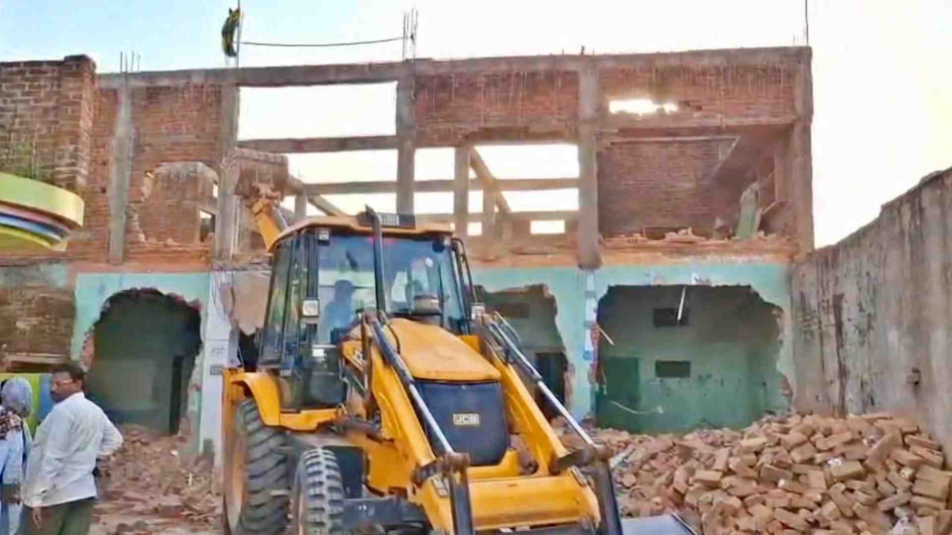 बुलडोर कार्रवाई।