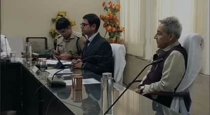 CS Sudhanshu Pant held a meeting of officers in the Collectorate