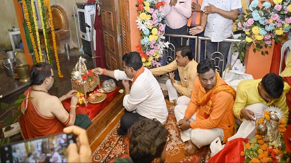 Hanuman Jayanti Deputy CM Vijay Sharma performed Puja participated in Maha Aarti wished for happiness and pros