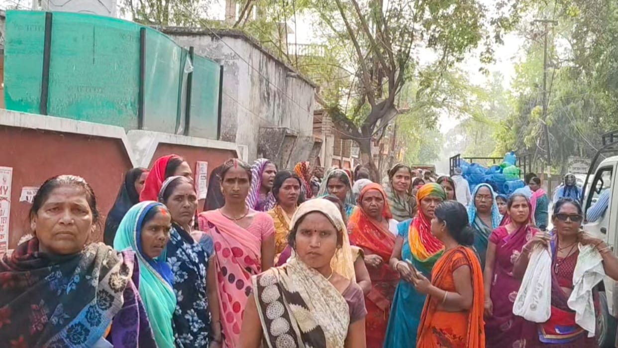 Azamgarh SP residence gheraoed by family members over murder of youth