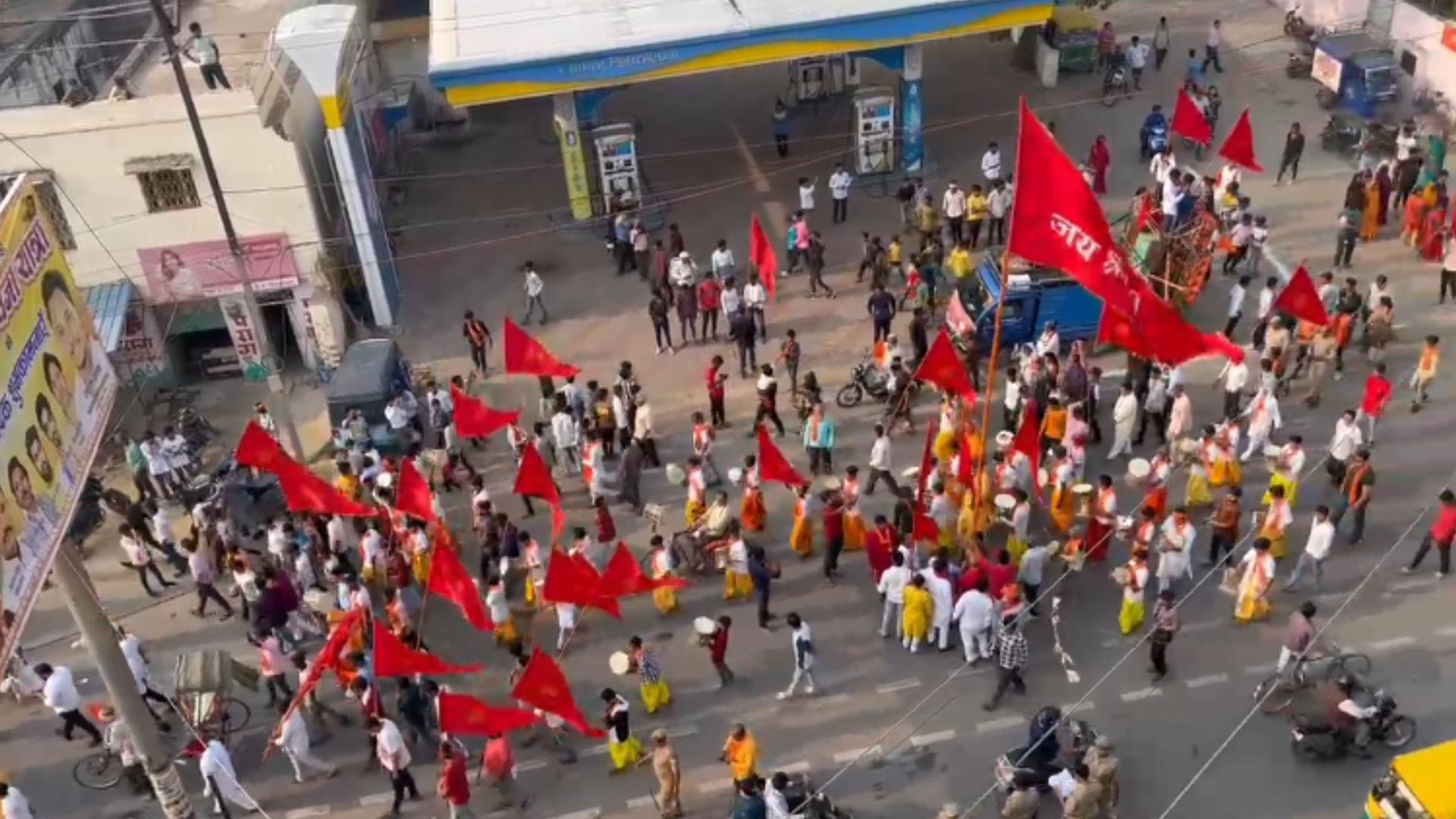 Hanuman Janmotsav 2025 : 700 maces from Ayodhya 300 devotees from eight states raised flag in varanasi