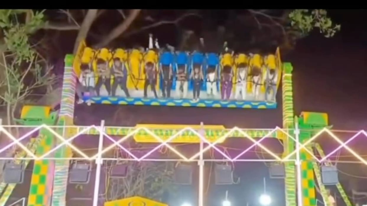 A man was sitting on a dangerous swing suddenly the seat belt opened Video goes viral on Internet