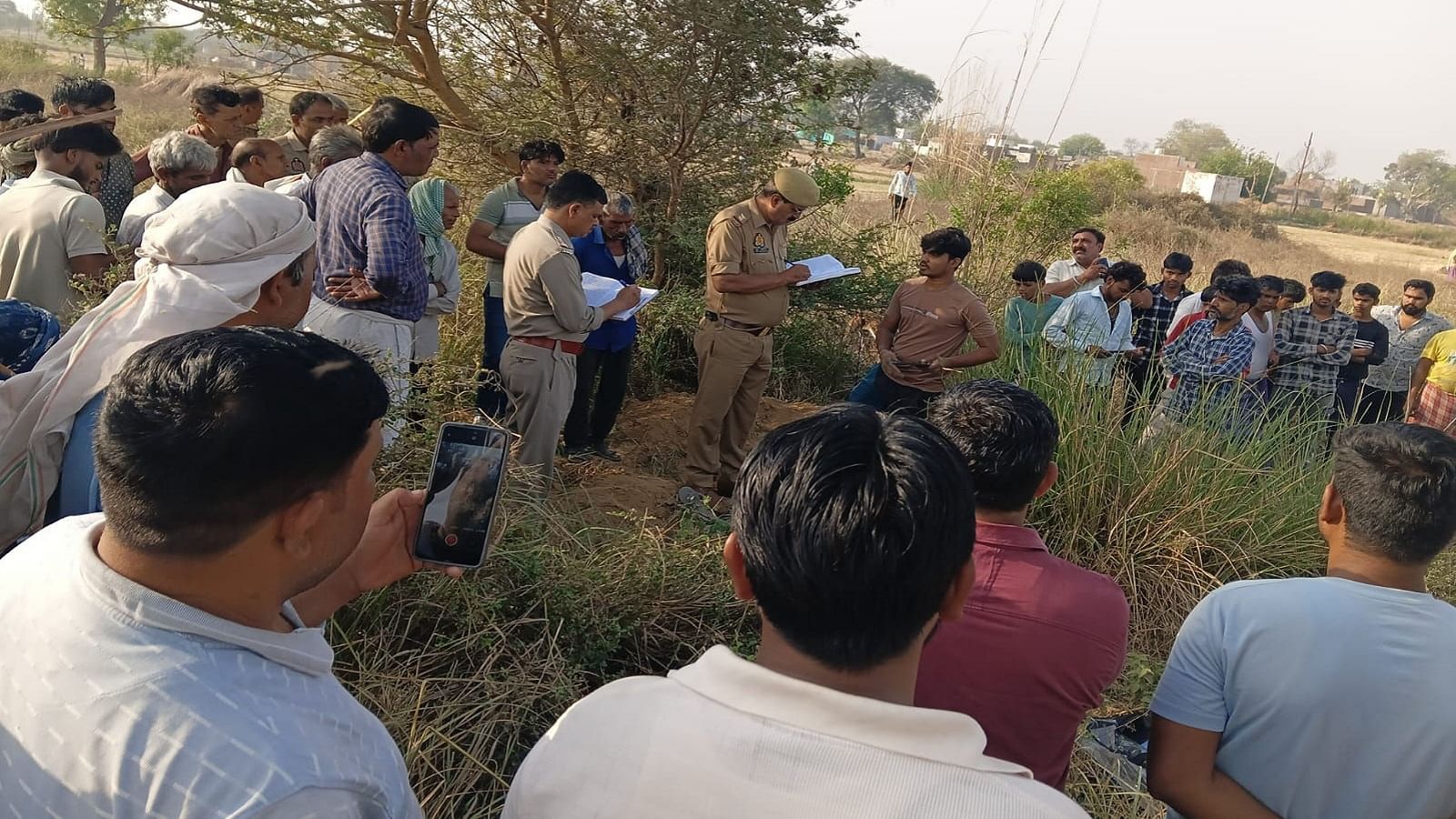 Husband threw his wife from roof and then buried her in field in Mathura