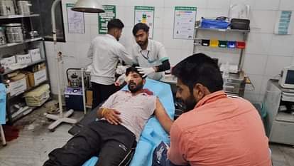 अस्पताल में भर्ती घायल