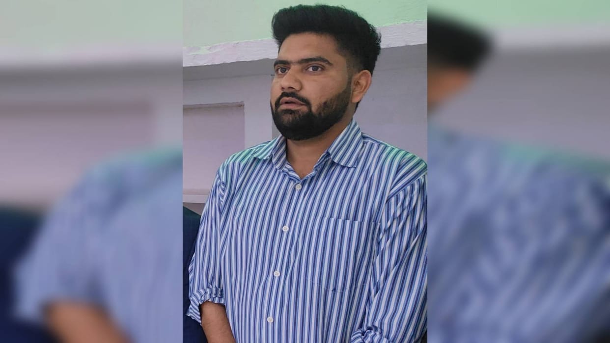 MP News officer who brought fame to Shivpuri in PM Janman was suspended minister displeasure proved costly
