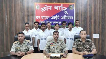 Influenced by the Lon Varratu campaign in Dantewada eight Naxalites including two rewardees surrendered in Jag