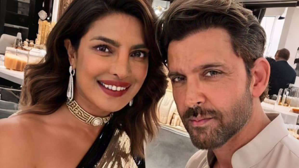 Hrithik roshan shares pictures with priyanka chopra and nick related to music show night