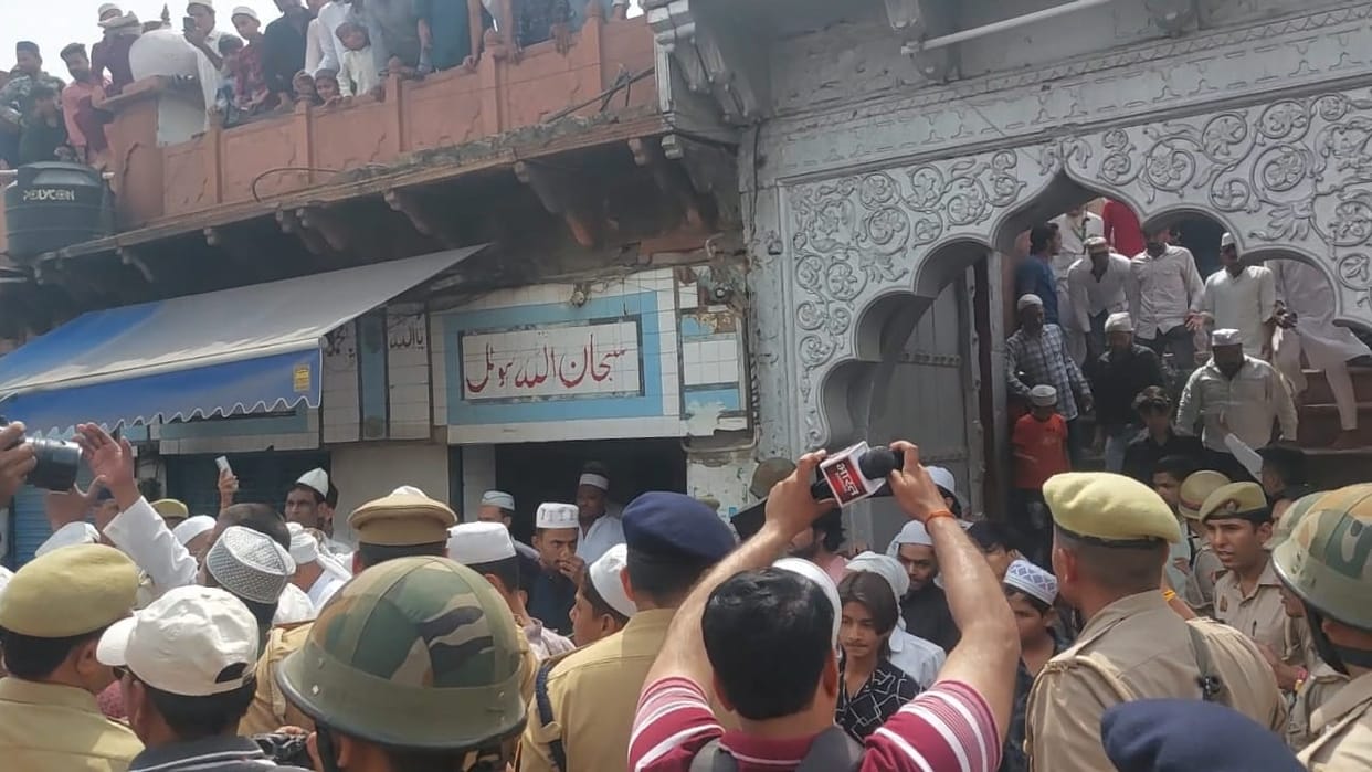 Shahi Jama Masjid uproar Police got worried due to sudden uproar two cases registered