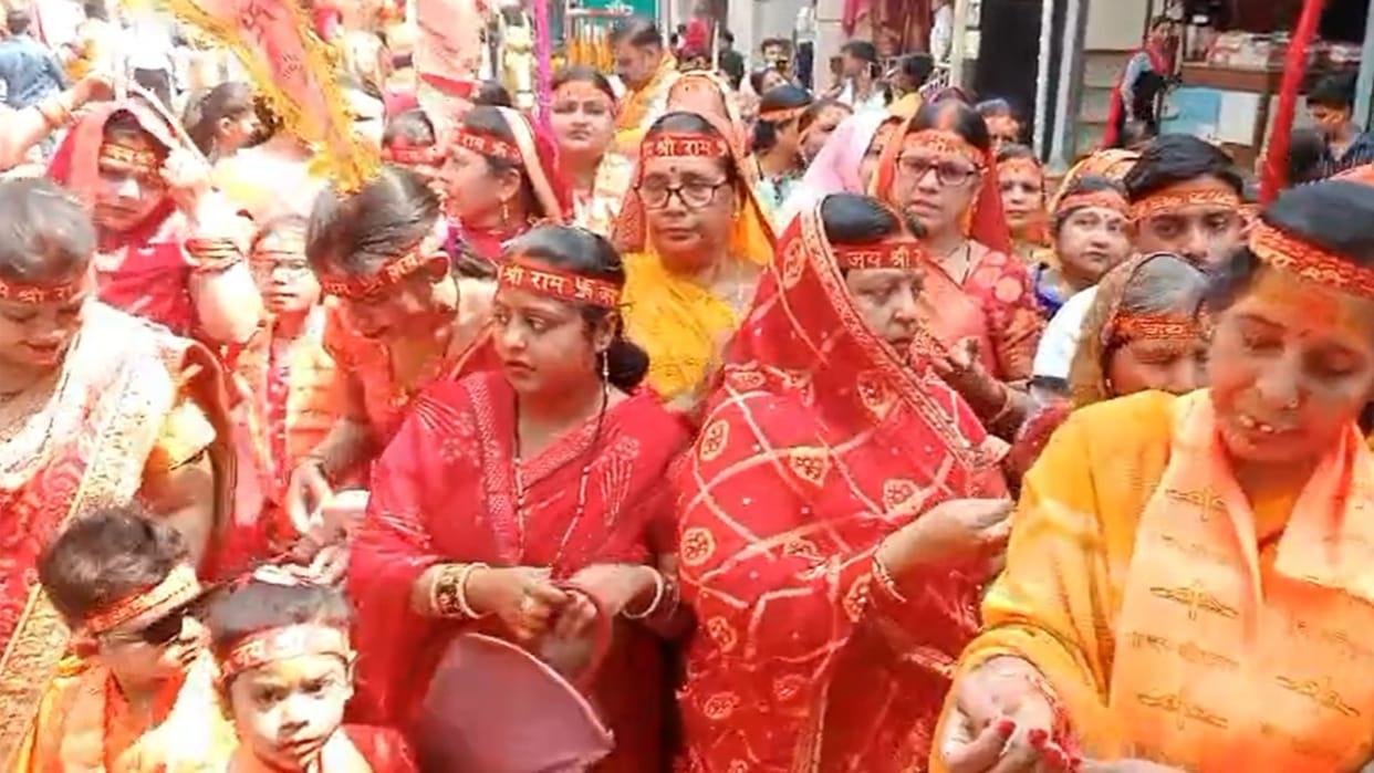 People chanted slogans in praise of Veer Bajrangi with flags in their hands