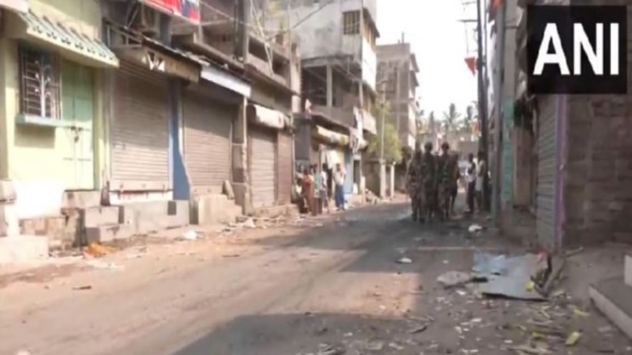 Bengal: Hundreds flee violence-hit Murshidabad, cross river to take shelter in Malda, News in Hindi