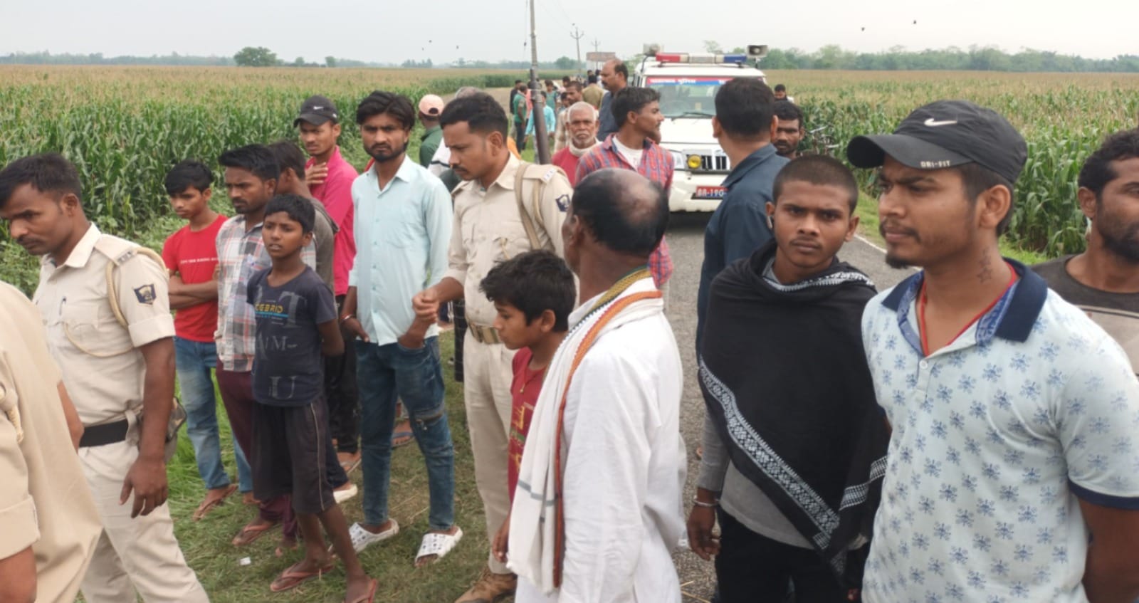 घटना के बाद लगी भीड़।