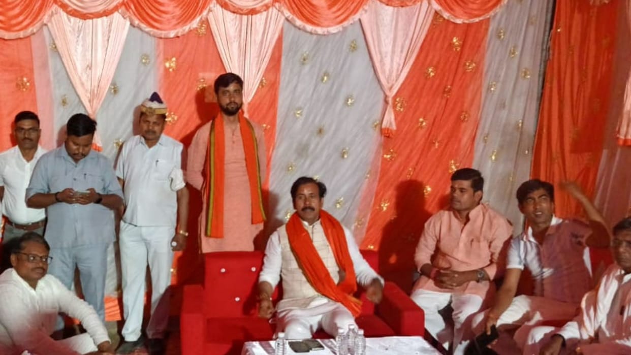 Cabinet Minister Anil Rajbhar counted the achievements in Jan Chaupal