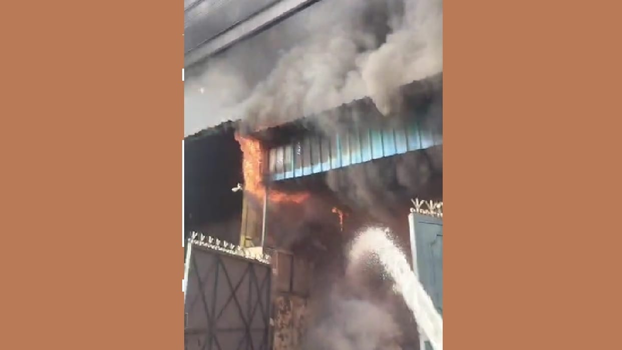 huge fire broke out in Footwear Park factory in Sector 17, Bahadurgarh; three fire engines reached the spot