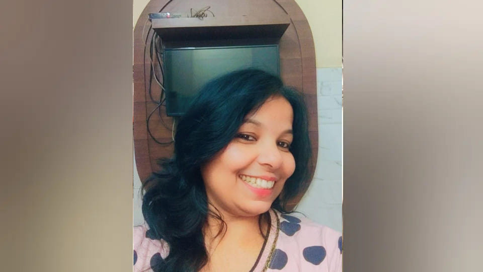 A trailer ran over a scooter rider in Gorakhpur, the girl died. She was going to church for Palm Sunday prayer