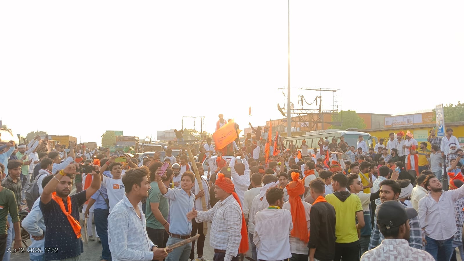 Sukhdev Gogamedi wife Sheela Gogamedi challenged SP MP at Karni Sena rakt swabhiman sammelan in Garhi Rami