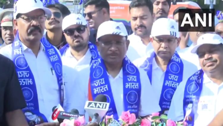 Raipur: जय भीम पदयात्रा में शामिल हुए सीएम साय, बोले- कांग्रेस अपने स्वार्थ के लिए संविधान के साथ किया खिलवाड़