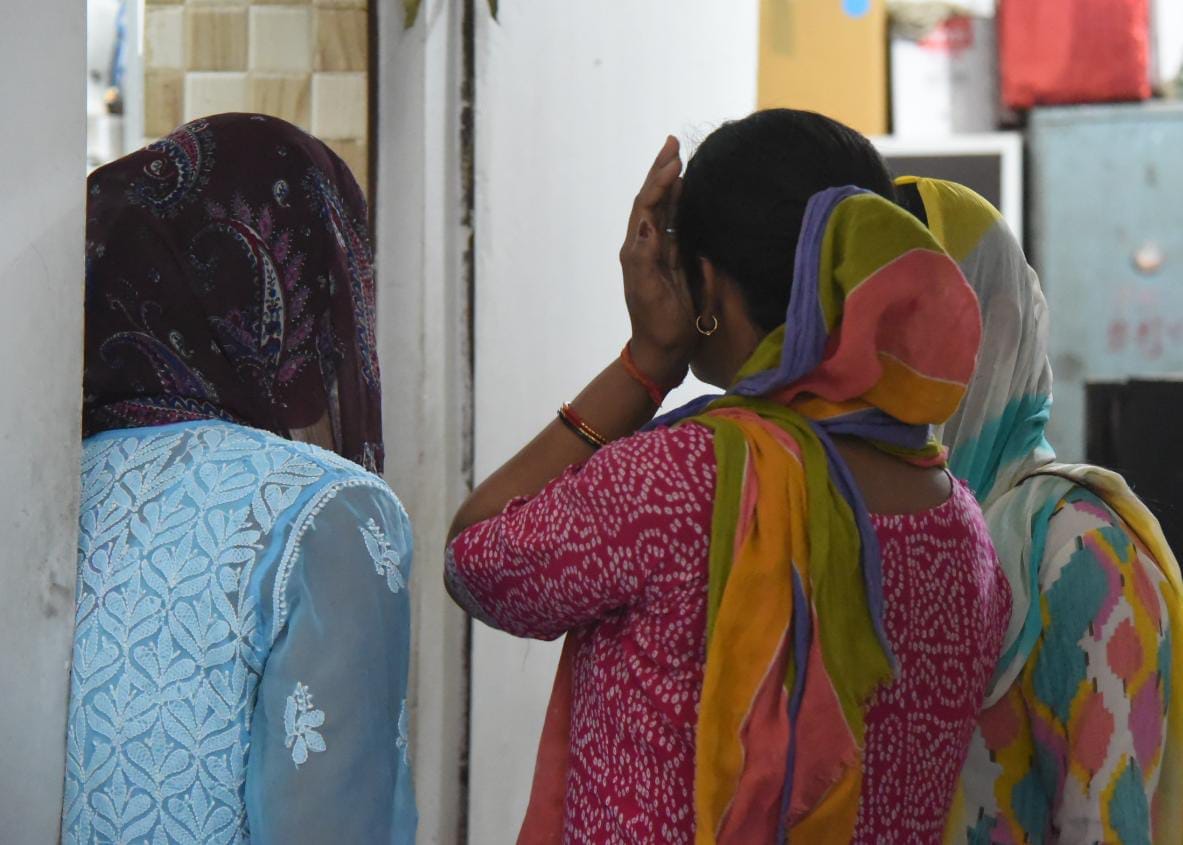 Five members of a family of Lucknow died in an accident in Jaipur.
