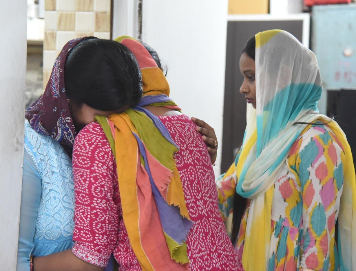 Five members of a family of Lucknow died in an accident in Jaipur.