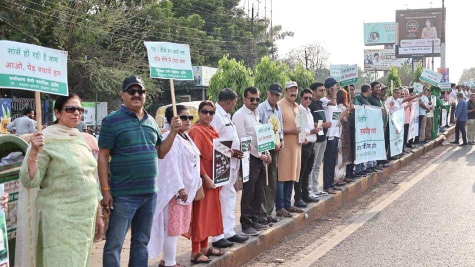 Massive Human Chain Protest in Indore Against Tree Cutting, Citizens Demand Action