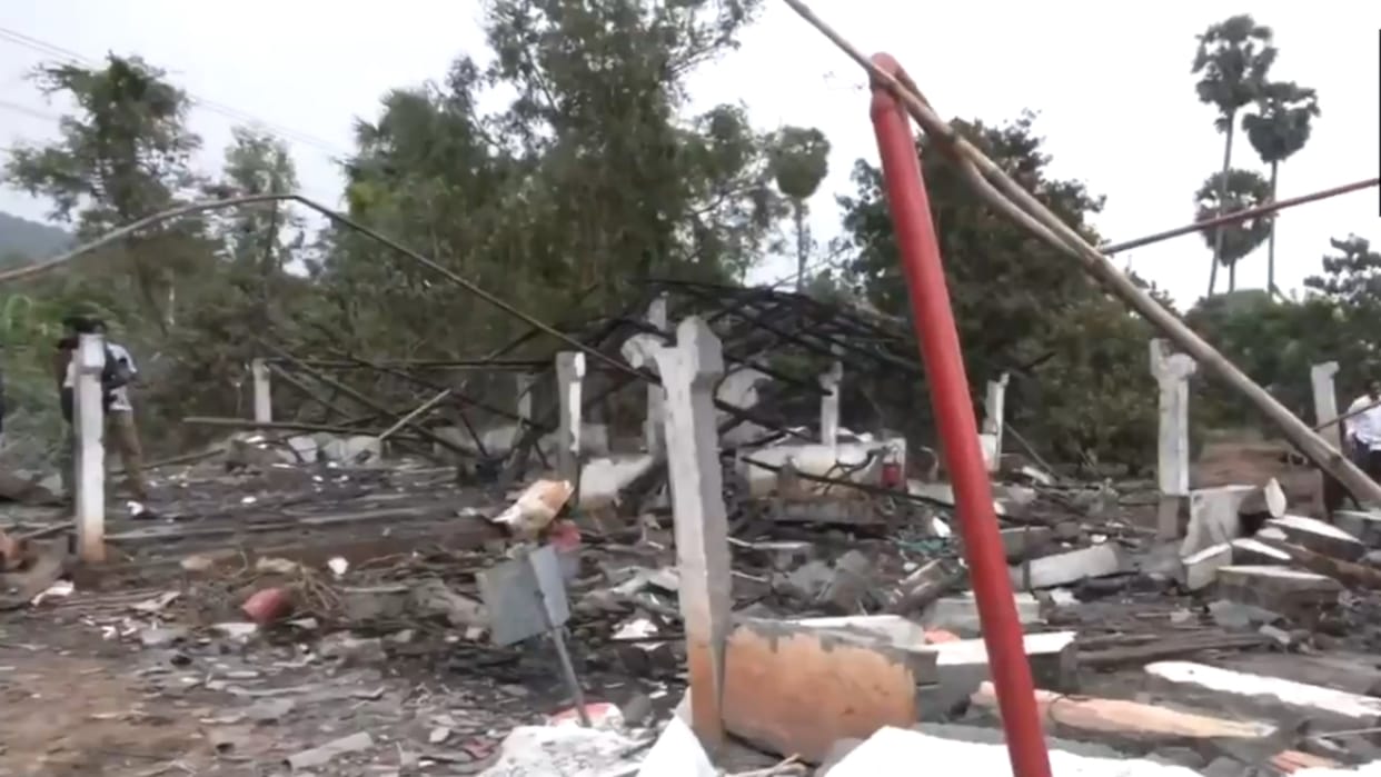 several workers died following an explosion at a fireworks plant in Kailasapatnam andhra