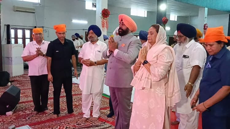 Baisakhi 2025: राज्यपाल गुरमीत सिंह ने पत्नी संग डोईवाला गुरुद्वारे में टेका मत्था, की सुख-समृद्धि की कामना
