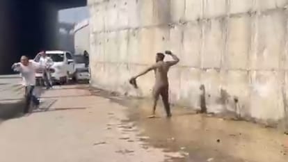 Meerut: 5 members of the family threw mud and stones, claiming it was divine power, police became spectators