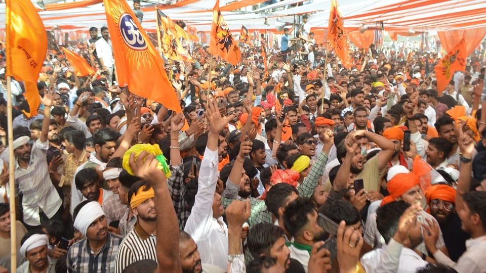 Sukhdev Gogamedi wife Sheela Gogamedi challenged SP MP at Karni Sena rakt swabhiman sammelan in Garhi Rami