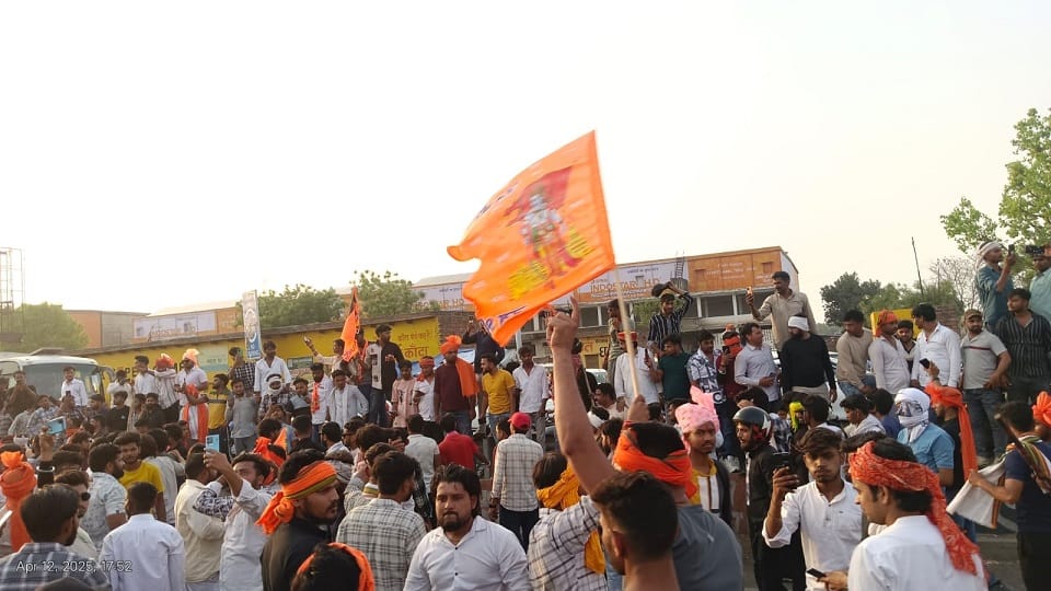 Sukhdev Gogamedi wife Sheela Gogamedi challenged SP MP at Karni Sena rakt swabhiman sammelan in Garhi Rami