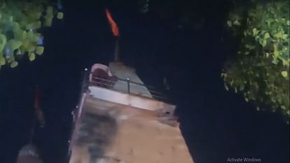Bareilly: A lunatic climbed to the top of the Kalibari temple