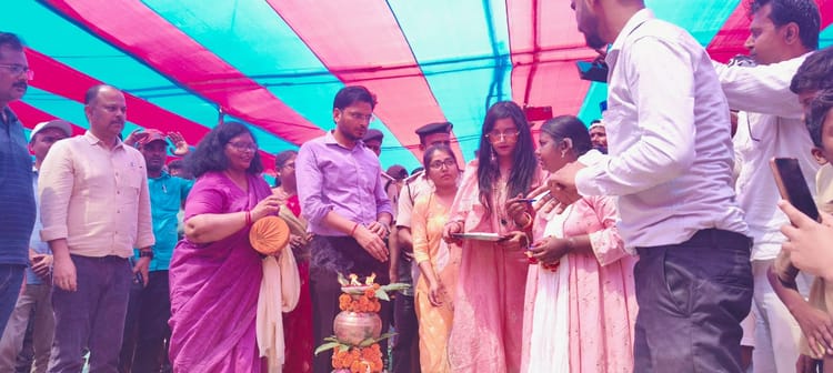 Bihar News: 'सरकार आपके द्वारा' कार्यक्रम के तहत आंबेडकर समग्र सेवा अभियान का शुभारंभ, डीएम ने किया उद्घाटन