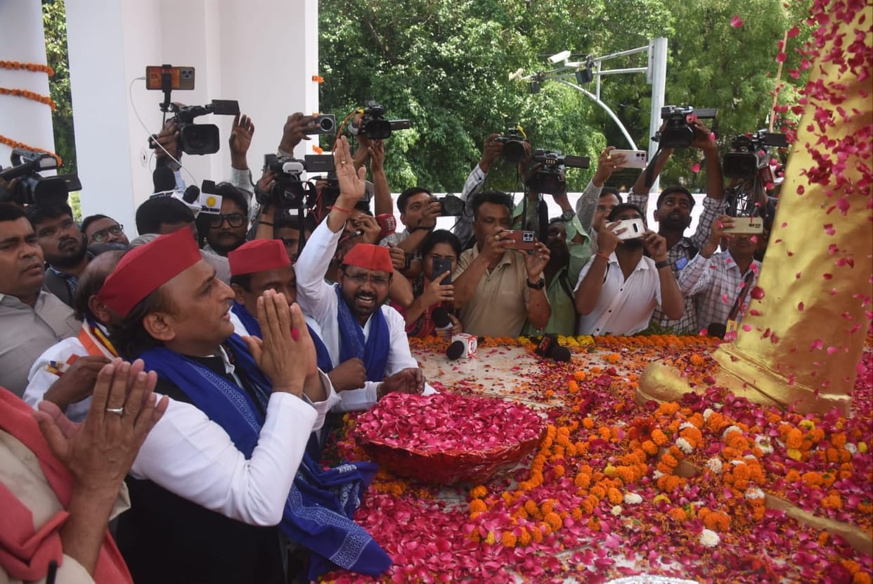 Akhilesh said on Ambedkar Jayanti: The country should be run by the Constitution, Baba Saheb's statues have be