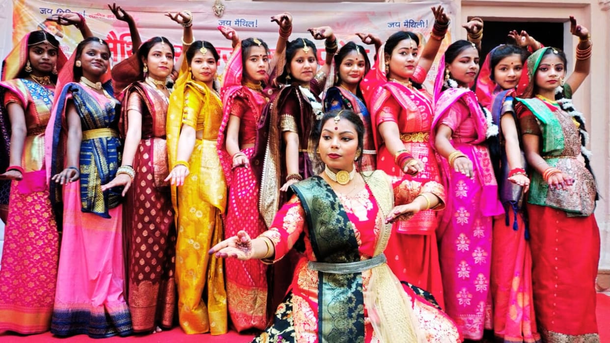 Varanasi News new year of Mithila heralded with folk songs and Jhijhiya dance
