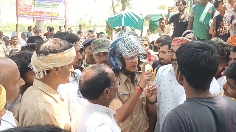 Bihar news: Even after 36 hours, the police could not recover the head; the road was blocked