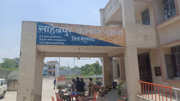 Bihar: घर में सो रहे बुजुर्ग को बदमाश ने मारी गोली, आवाज सुनकर दौड़े परिजन...अस्पताल में कराया गया भर्ती