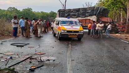 Truck and trailer collide Driver killed conductor injured, accident happened in Chilfi of Kabirdham