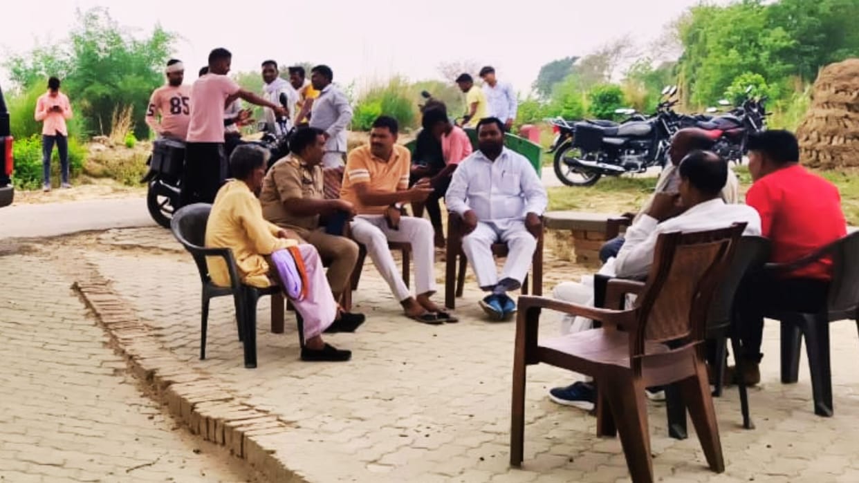 statue of UP: Ambedkar was broken in Azamgarh People came celebrate his birth anniversary got angry