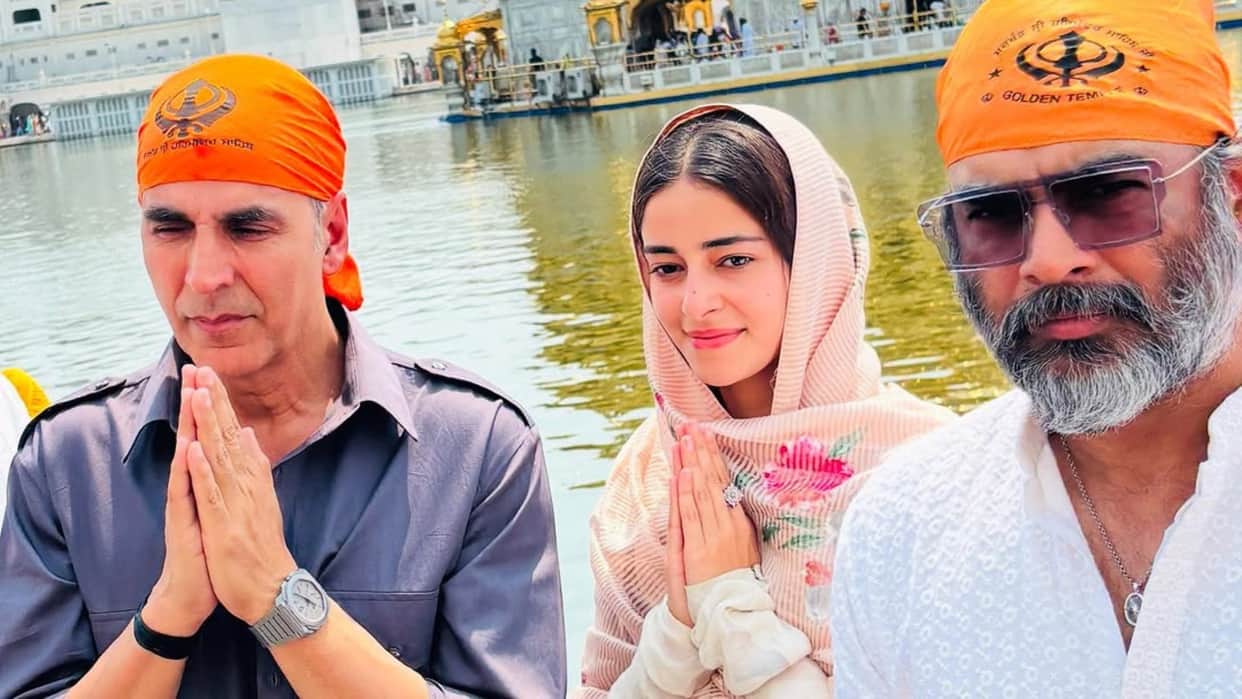 Akshay Kumar Ananya panday R Madhawan at golden temple amritsar before keshari chapter 2 release