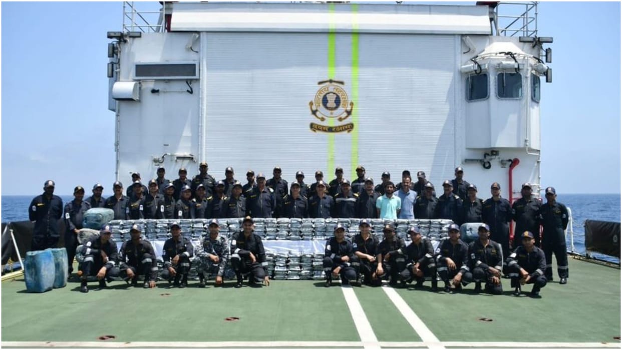 Indian Coast Guard Gujarat ATS seized 300 Kg narcotics worth Rs 1800 Cr off IMBL near Gujarat coast