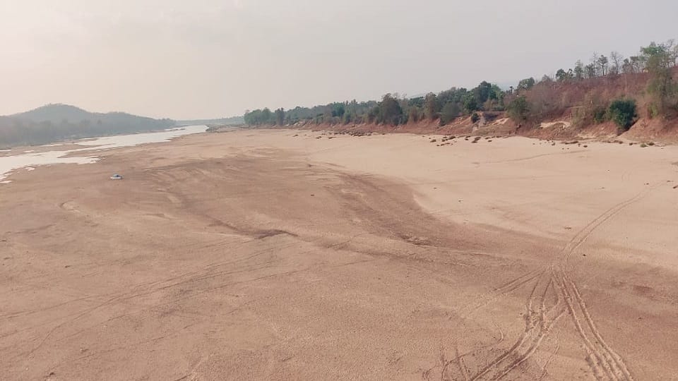 इंद्रावती नदी का जलस्तर गिरा
