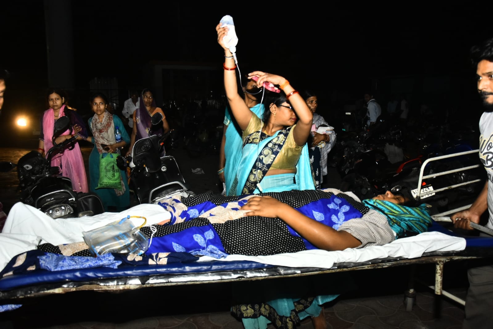 firefighters risked lives to save 250 patients After massive fire broke out in Lokbandhu Hospital all update