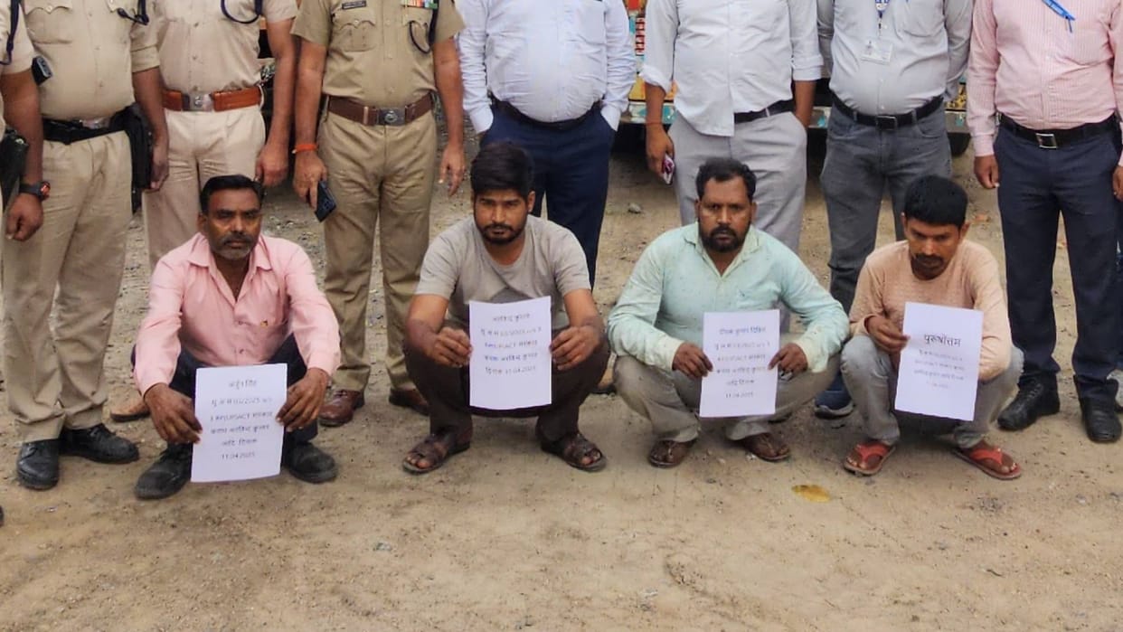 Lucknow: Railway track for FCI was to be laid using stolen sleepers, four accused arrested during raid