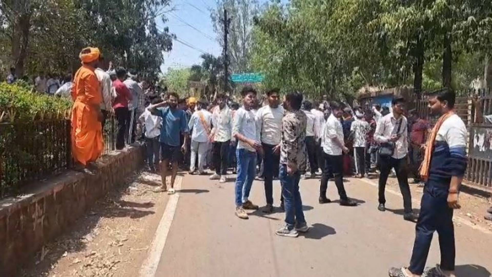 वीएचपी और बजरंग दल के लोग