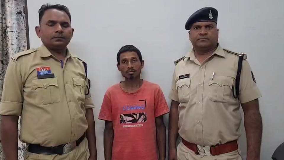 youth involved in criminal activities set fire at two places accused arrested in GPM