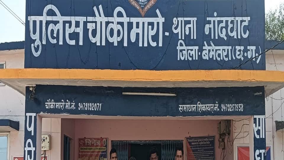 Drunk husband kills wife attacks her on the head with an iron rod dies on spot in Bemetara